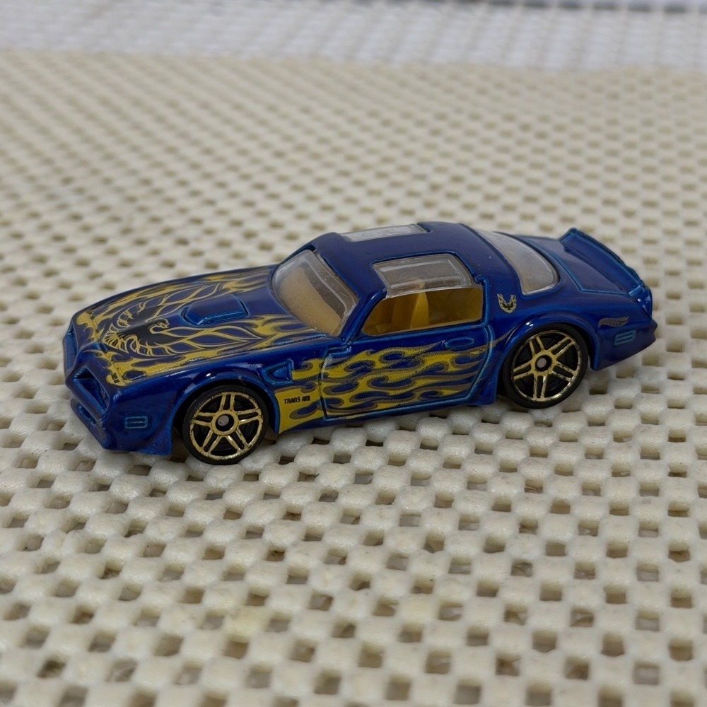 Hot Wheels 77 Pontiac Firebird T-Top Trans Am Blue Gold Flame‎ Diecast Car 1/64